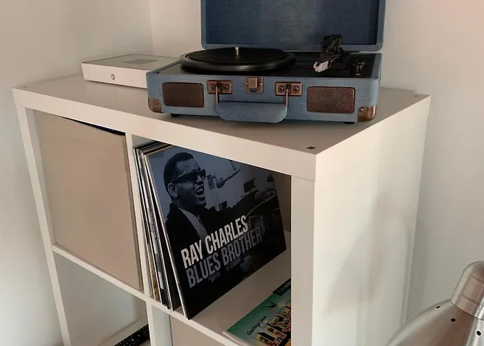 Downtown 2 Bedroom Aircon & Amazing Castle View