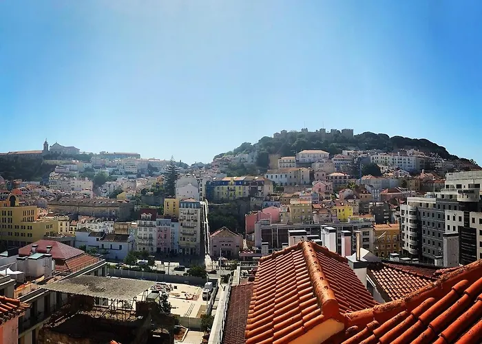 Downtown 2 Bedroom Aircon & Amazing Castle View *