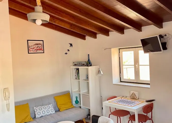 Downtown 2 Bedroom Aircon & Amazing Castle View Lissabon