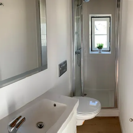 Apartment Downtown 2 Bedroom Aircon & Amazing Castle View