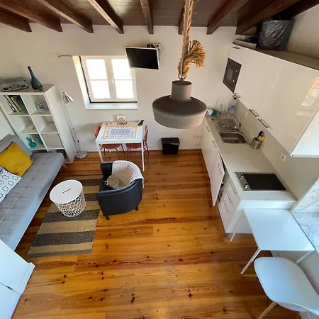 Downtown 2 Bedroom Aircon & Amazing Castle View Apartment *