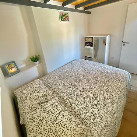 Apartment Downtown 2 Bedroom Aircon & Amazing Castle View