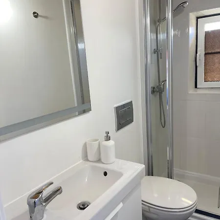 Downtown 2 Bedroom Aircon & Amazing Castle View * Lisbon