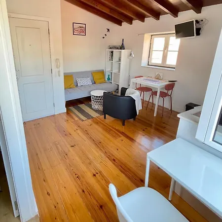Apartment Downtown 2 Bedroom Aircon & Amazing Castle View *