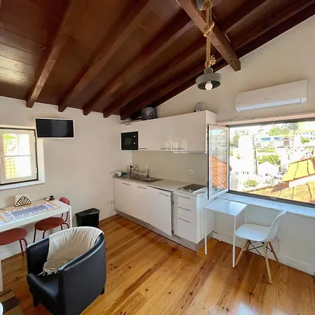 Downtown 2 Bedroom Aircon & Amazing Castle View Apartment