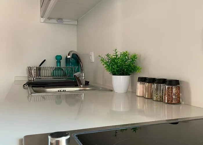 Downtown 2 Bedroom Aircon & Amazing Castle View Apartamento