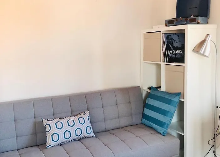 Downtown 2 Bedroom Aircon & Amazing Castle View Apartmán