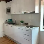 Apartment Downtown 2 Bedroom Aircon & Amazing Castle View