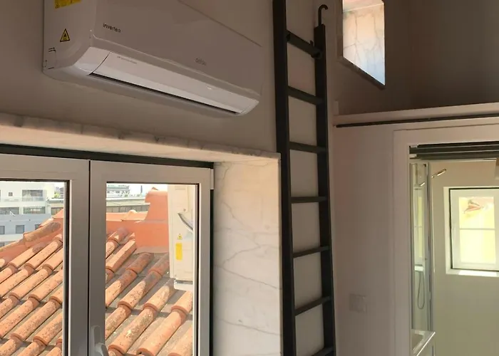 Downtown 2 Bedroom Aircon & Amazing Castle View